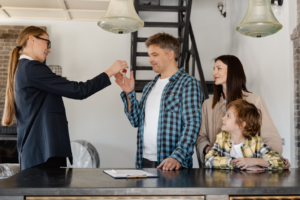 Realtor Handing Keys to Clients by https://www.pexels.com/photo/a-female-realtor-handing-over-the-key-7415097/